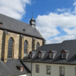 Blick auf Chor und Klostergebäude
