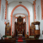 Kirchenschiff mit Blick zum Chor